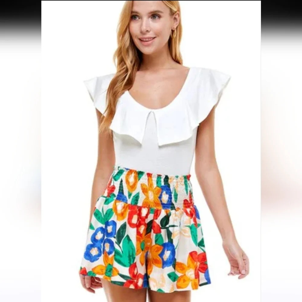 TCEC Bright Floral Smocked Waist Shorts Poppy Print Summer. Small